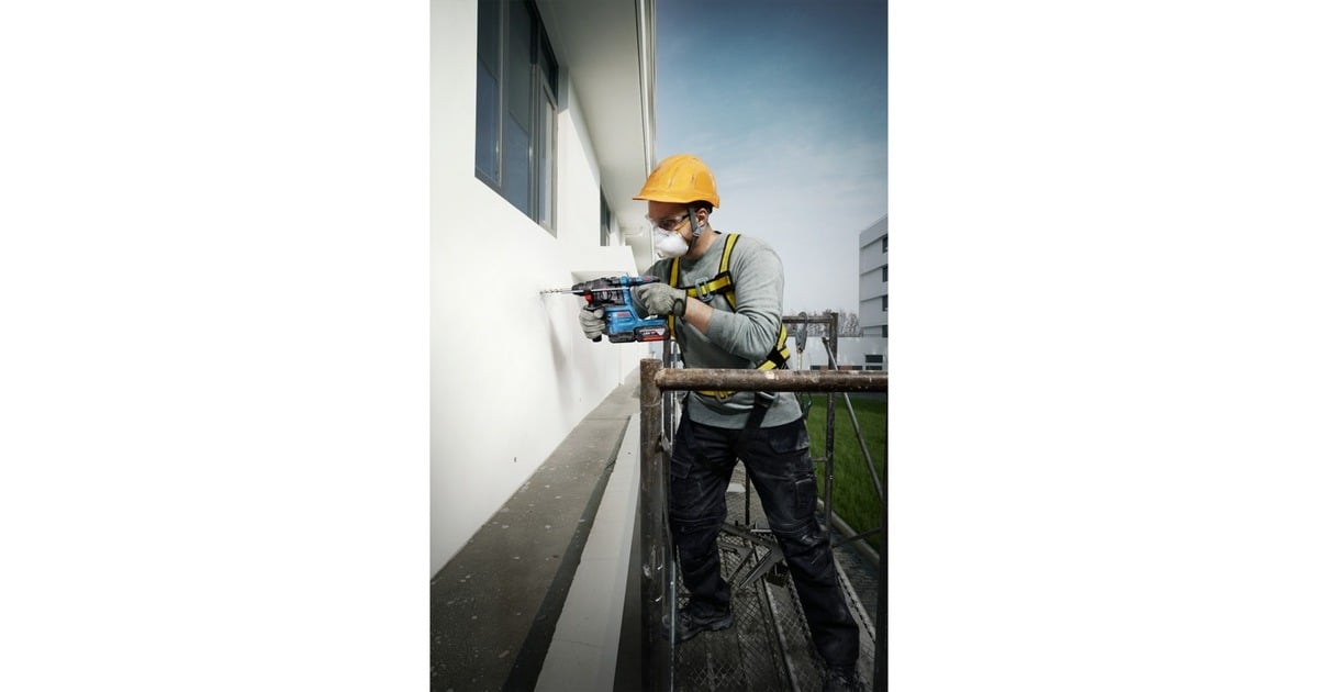 Bosch Professional Akku-Bohrhammer GBH 18V-22 Professional solo  