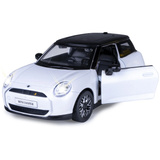 Jamara BMW Mini Cooper Diecast, Modellfahrzeug weiß, Maßstab 1:28, inkl. Knopfzellen, Rückzugmotor