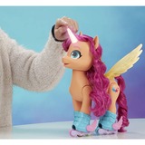 Hasbro My Little Pony: A New Generation Sing- und Skatespaß Sunny Starscout, Spielfigur 