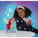 Hasbro My Little Pony: A New Generation Sing- und Skatespaß Sunny Starscout, Spielfigur 