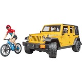 bruder 02543 Jeep Wrangler Rubicon Unlimited, Modellfahrzeug gelb/schwarz, Inkl. Mountainbike und Radfahrer