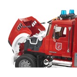 bruder MACK Granite Feuerwehrleiterwagen, Modellfahrzeug rot/weiß, mit Pumpe