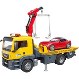 bruder MAN TGS Abschlepp-LKW mit Roadster, Modellfahrzeug gelb/rot