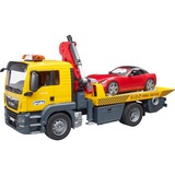 bruder MAN TGS Abschlepp-LKW mit Roadster, Modellfahrzeug gelb/rot