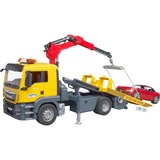 bruder MAN TGS Abschlepp-LKW mit Roadster, Modellfahrzeug gelb/rot