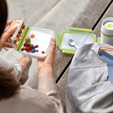 Emsa CLIP & GO Joghurtbox 0,6 Liter, Lunch-Box hellgrün/transparent, mit "Knick-Ecke" und Deckel