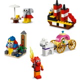 LEGO 11021 Classic 90 Jahre Spielspaß, Konstruktionsspielzeug Bausteine-Box mit 15 Mini-Modellen, inkl. Zug und Schloss