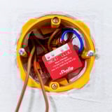 Shelly  Wave 1PM Mini, Relais rot