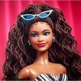 Mattel Barbie Signature Sammelpuppe zum 65. Jubiläum mit braunen Haaren und schwarz-weißer Robe