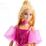 Mattel Barbie Deluxe Style im pinken Metallic Outfit, Puppe 