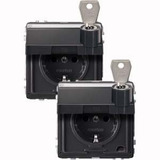 Merten Schutzkontaktsteckdose Standard mit Klappdeckel und Schriftfeld Retail