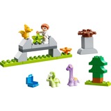 LEGO 10938 DUPLO Jurassic World Dinosaurier Kindergarten, Konstruktionsspielzeug mit Baby Dino-Figuren und Triceratops, Spielzeug für Kleinkinder ab 2 Jahre
