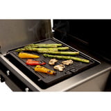 Broil King Gasgrill Regal 690 - BUNDLE schwarz/edelstahl, mit Infrarot-Seitenbrenner und Heckbrenner, inkl. Gussplatte und Schutzhülle