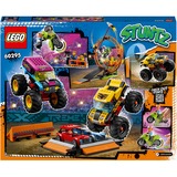 LEGO 60295 City Stuntz Stuntshow-Arena, Konstruktionsspielzeug Set mit 2 Monster Trucks, 2 Spielzeugautos, schwungradbetriebenem Motorrad, Feuerreifen und 6 Minifiguren