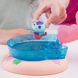 Spin Master DreamWorks Gabby's Dollhouse Cat Adventures - Purrific Pool Party Spielset, Kulisse mit Gabby- und Meerkätzchen-Figur