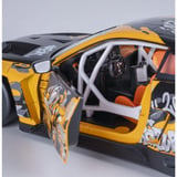 Jamara BMW M4 GT3 Diecast, Modellfahrzeug gelb, Maßstab 1:24, inkl. Knopfzellen