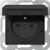 Gira Steckdose mit Erdungsstift Klappdeckel und erhöhtem Berührungsschutz schwarz, Retail