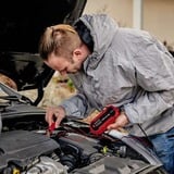 EINHELL Batterie-Ladegerät CE-BC 2 M rot/schwarz, für Kfz- und Motorradbatterien