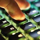 Roccat Vulcan 121 AIMO, Gaming-Tastatur schwarz, DE-Layout, Roccat Titan Linear