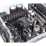 Thermaltake Toughpower GF1 ARGB 850W, PC-Netzteil schwarz, 6x PCIe, Kabel-Management, 850 Watt