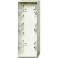 Busch-Jaeger Aufputzgehäuse dreifach zur Aufnahme von Einsätzen und Abdeckrahmen weiß, Retail