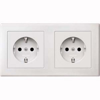 Merten Schutzkontaktsteckdose Doppel mit erhöhtem Berührungsschutz weiß, Retail