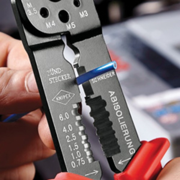 Knipex Crimpzange 97 21 215 B, CrimpZange Abisolieren, Crimpen 0,75 6mm²