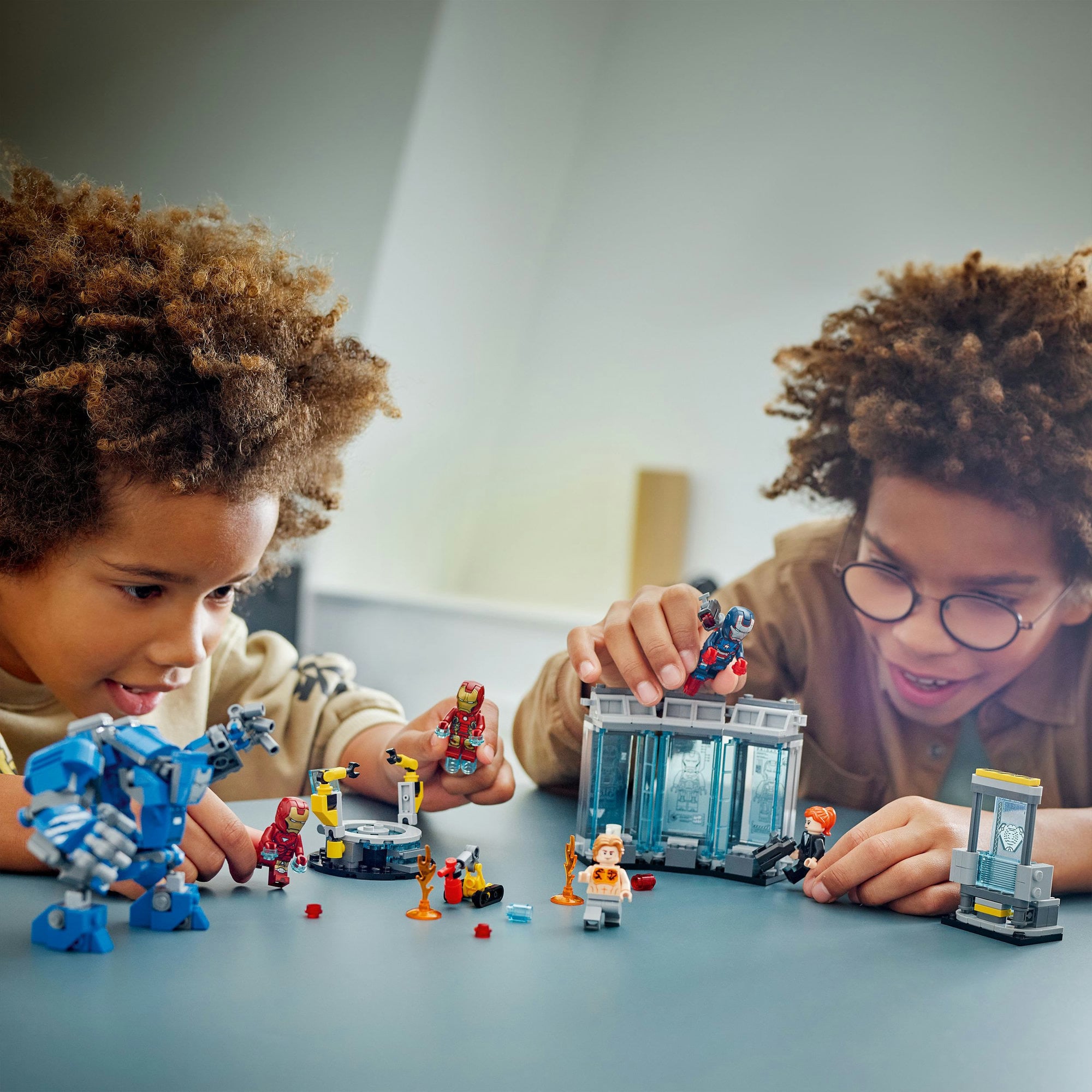 lego bau konstruktionsspielzeug hallertauer zeitung LEGO 76315 Marvel Super Heroes Iron Mans Labor: Halle der Rüstungen