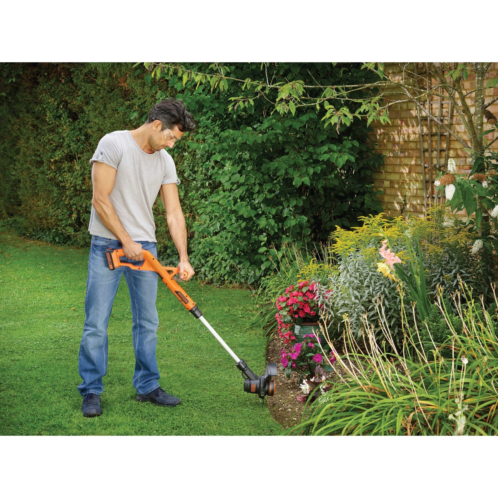 BLACK+DECKER BCSTR918D1 Akku Rasentrimmer 18V 2Ah POWERCONNECT 25cm