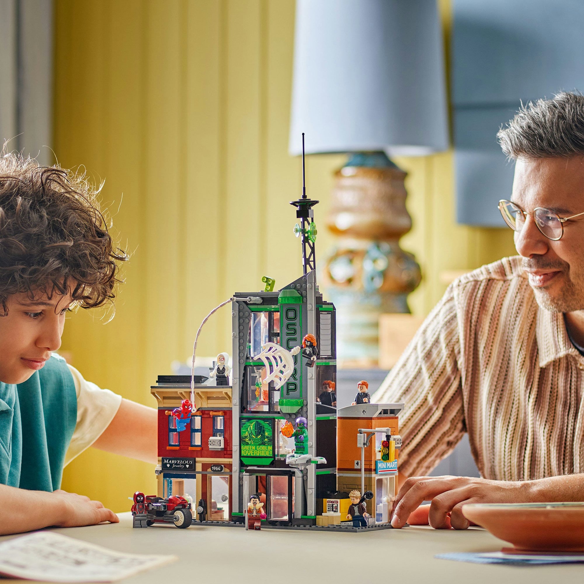 LEGO 76324 Marvel Super Heroes Spider-Man vs. Oscorp ...