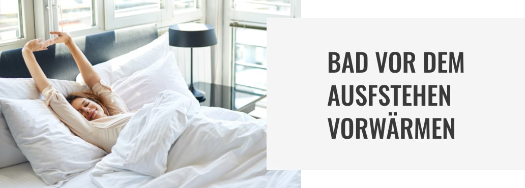 Fröhliche Fraum in Bett, mit weißer Bettwäsche liegend, die sich streckt. Fröhliche Fraum in Bett, mit weißer Bettwäsche liegend, die sich streckt.