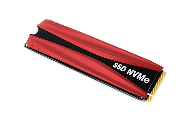 NVMe-SSD im M.2-Format mit rotem Kühlkörper